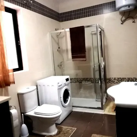 Comfy&spacious 3 Min From Beach 1 Bedroom Apartment *